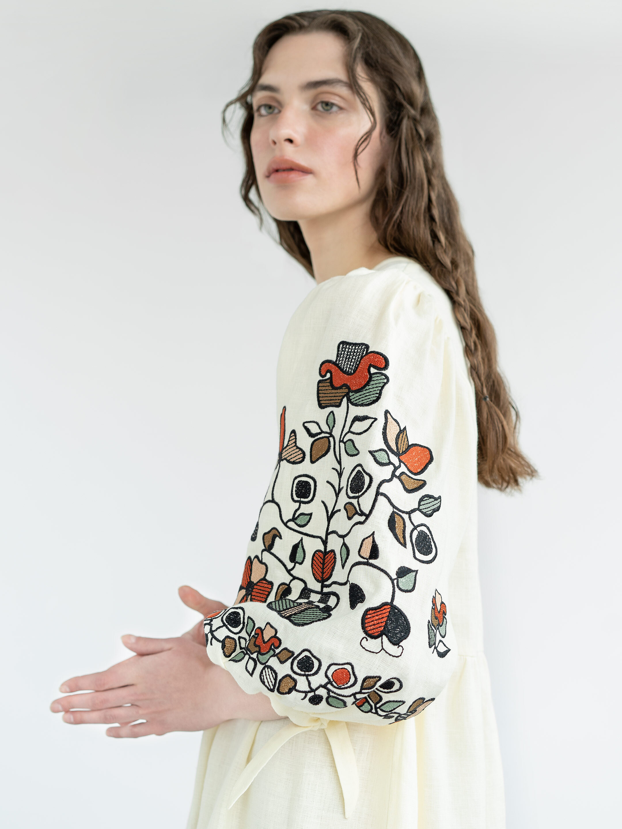 Лляна сукня з вишивкою Zadorozhniy Dress обрати