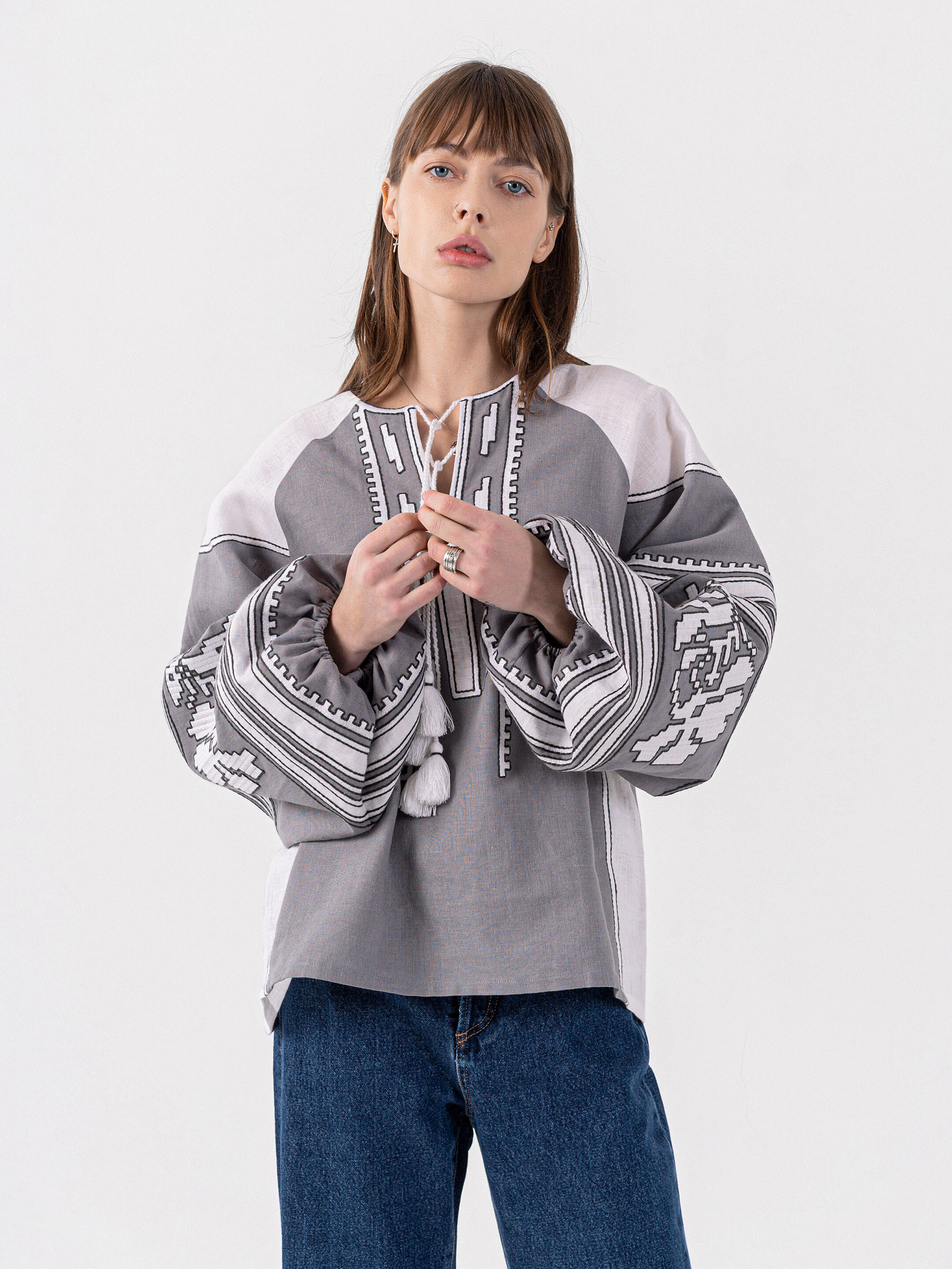 Темно-сіра вишиванка з білими вставками Vintage grey Купити