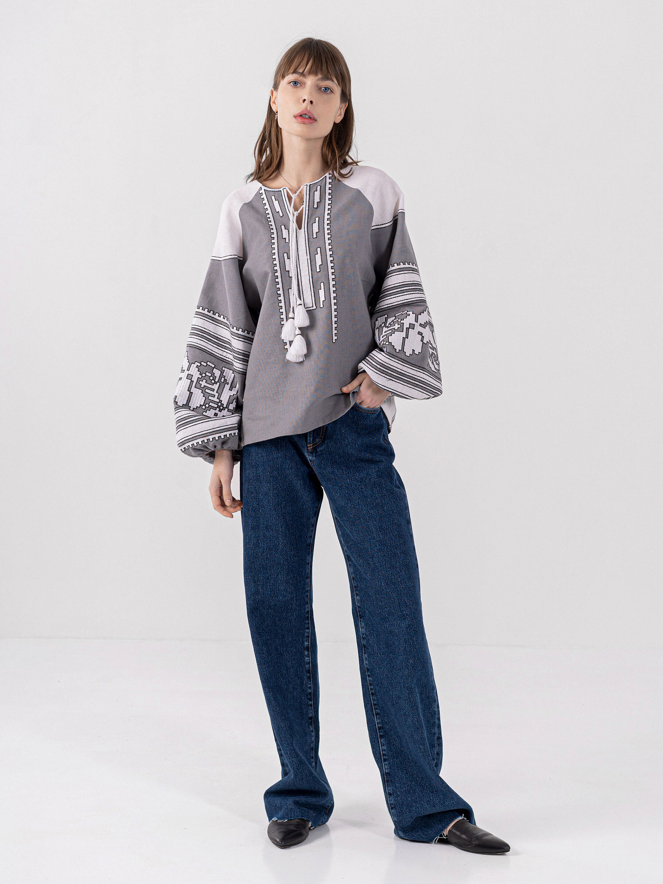 Темно-сіра вишиванка з білими вставками Vintage grey в Україні