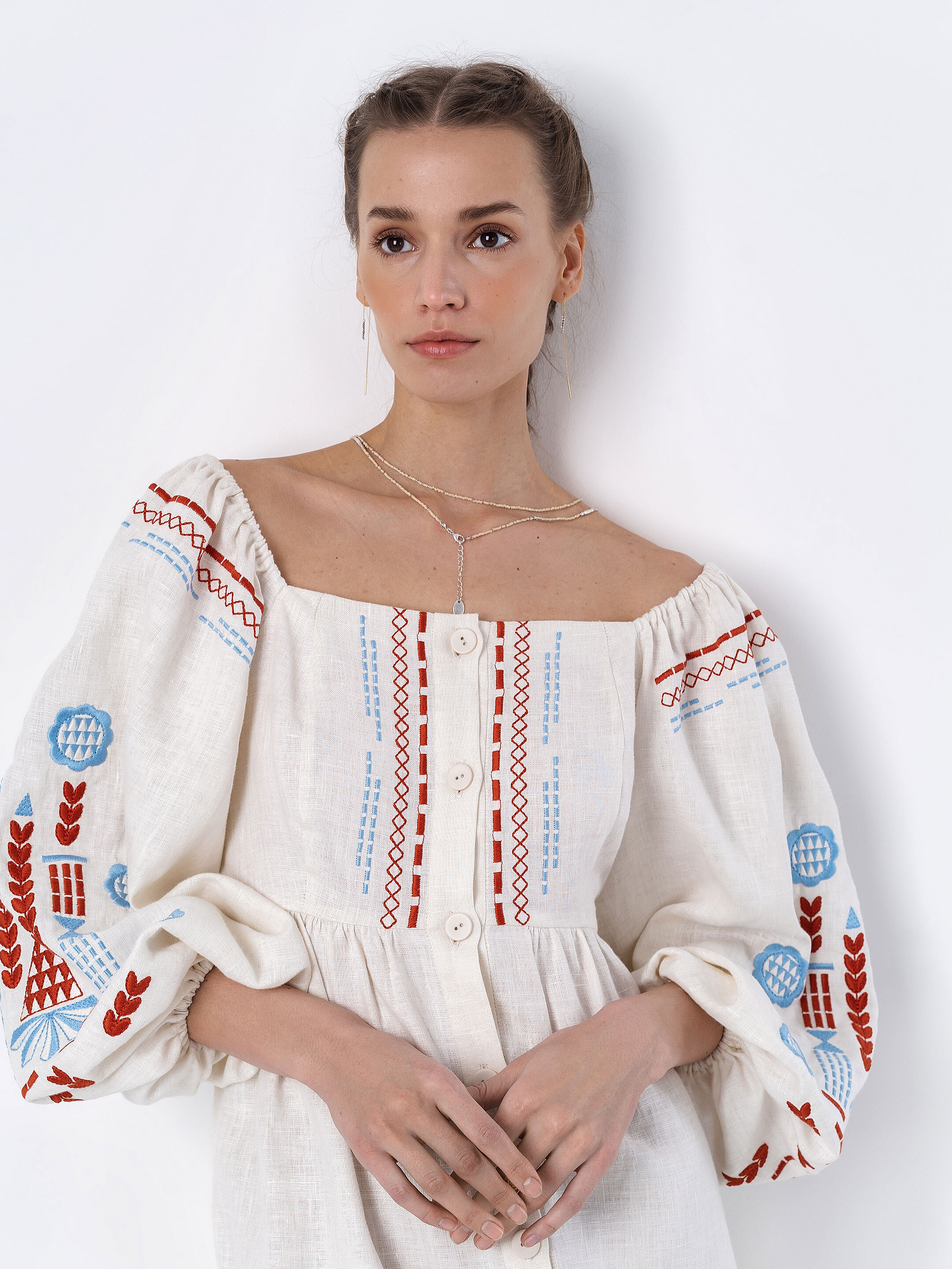 Лляна сукня з вишивкою молочного кольору Мозаїка обрати