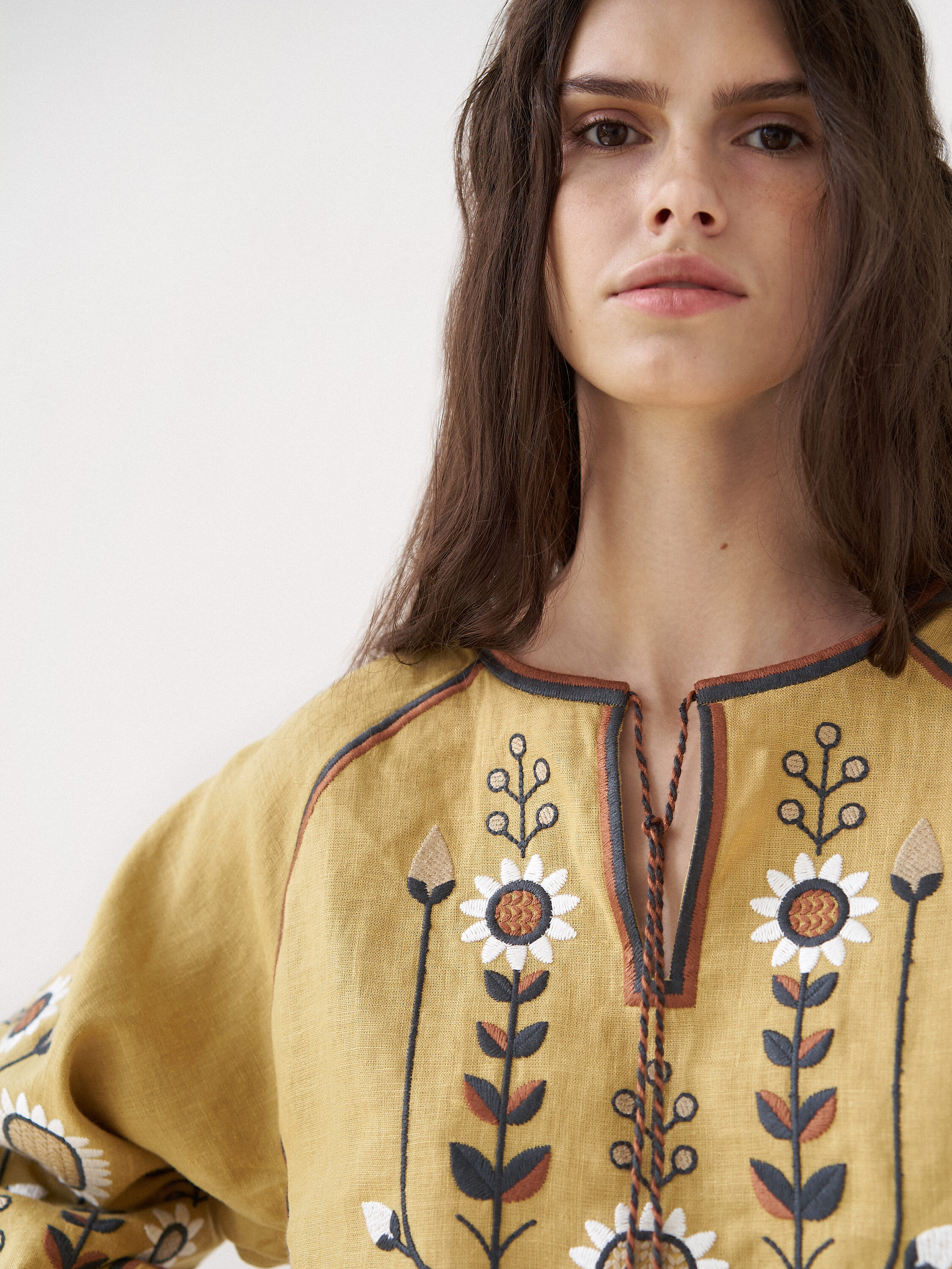 Жіноча вишиванка з рослинним орнаментом «Sonyakh» недорого