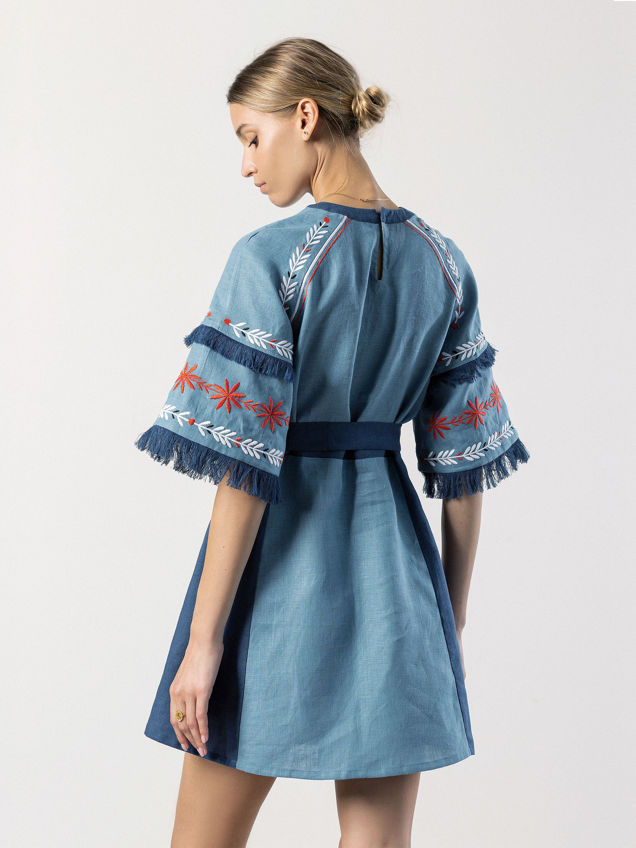 Коротка лляна сукня з вишивкою «Blue Bell» фото