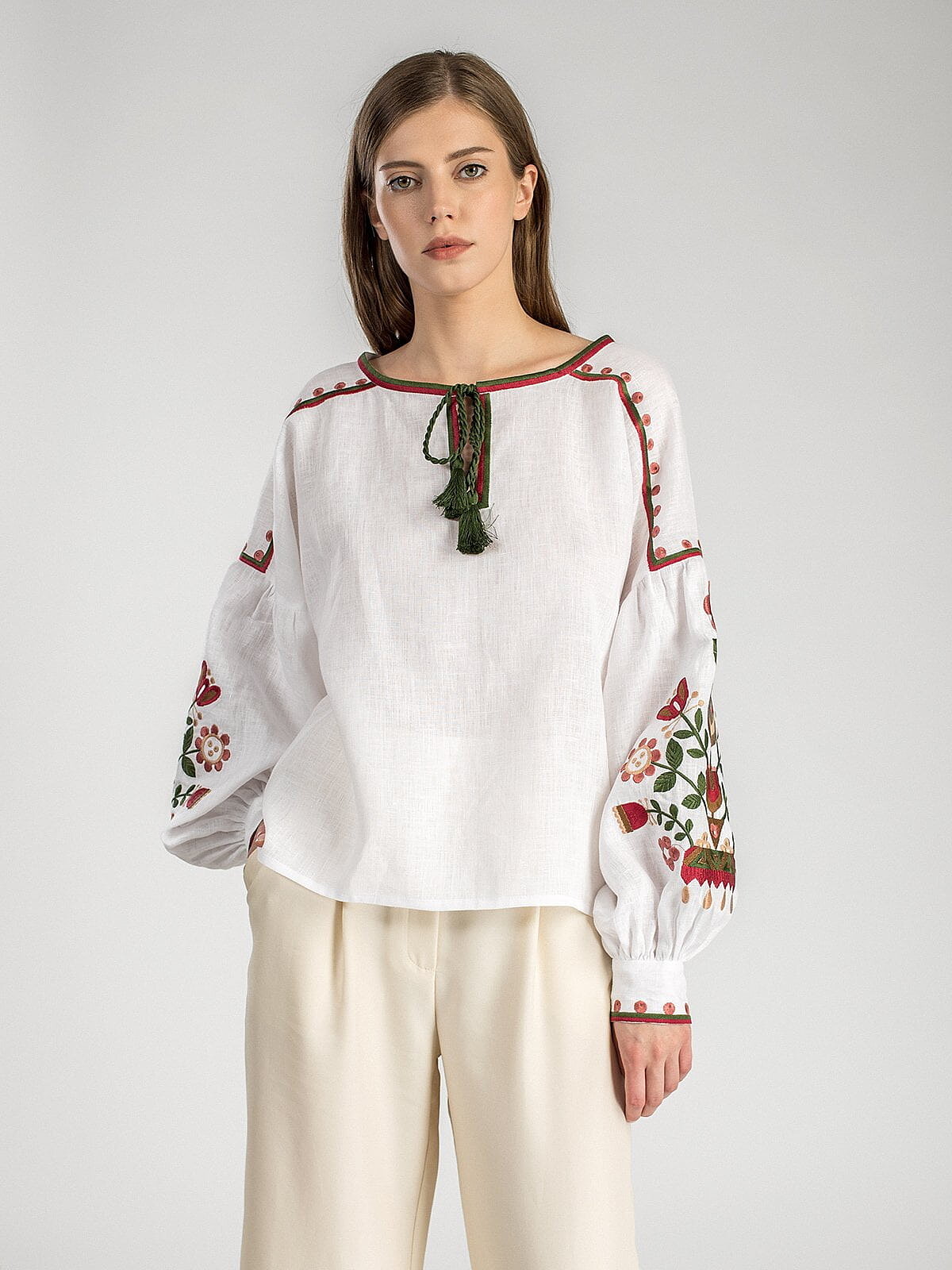 Біла жіноча вишиванка «East Bird» недорого