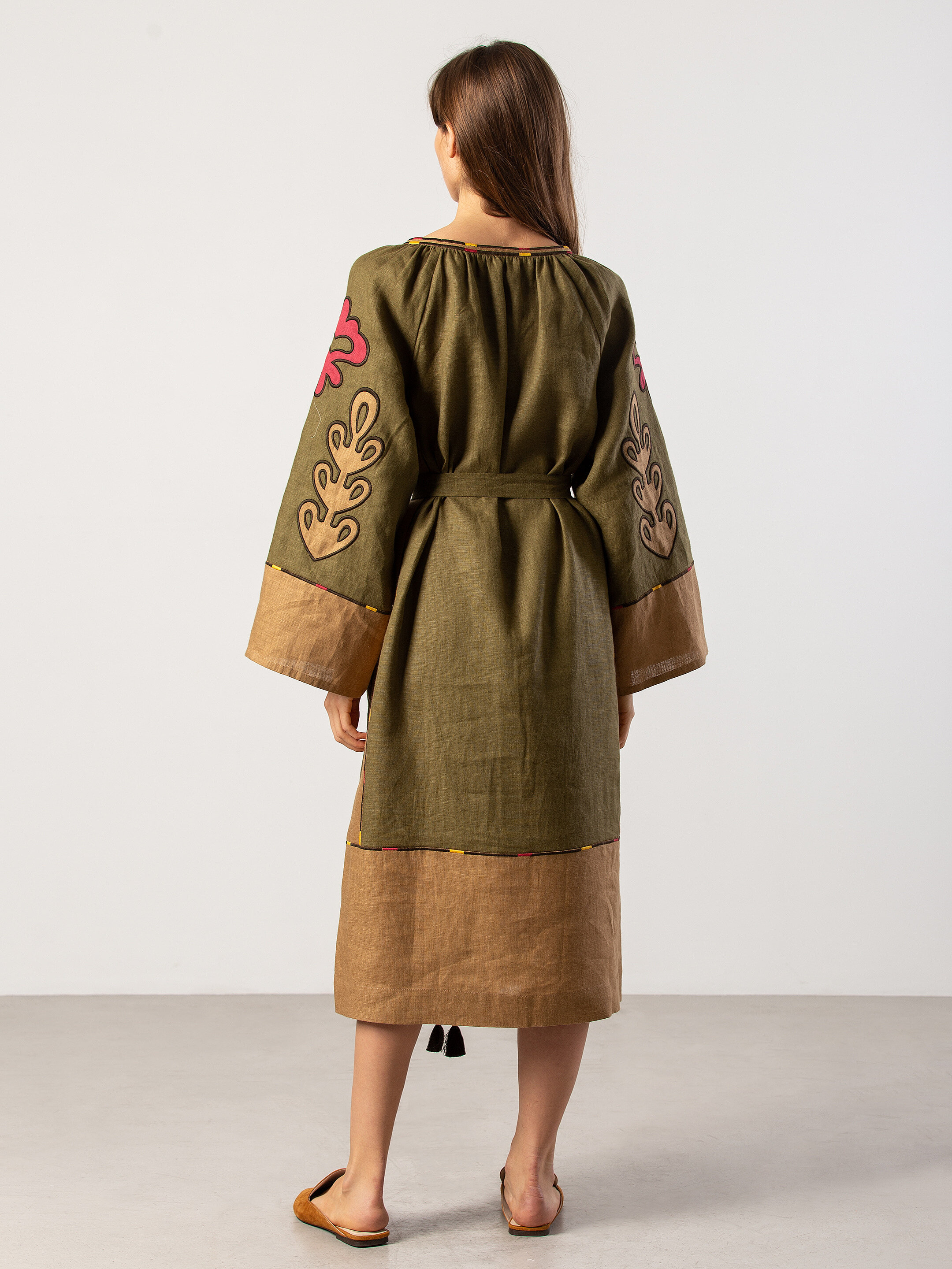 Міді плаття хакі кольору з аплікацією та вишивкою Meduza Dress в Україні