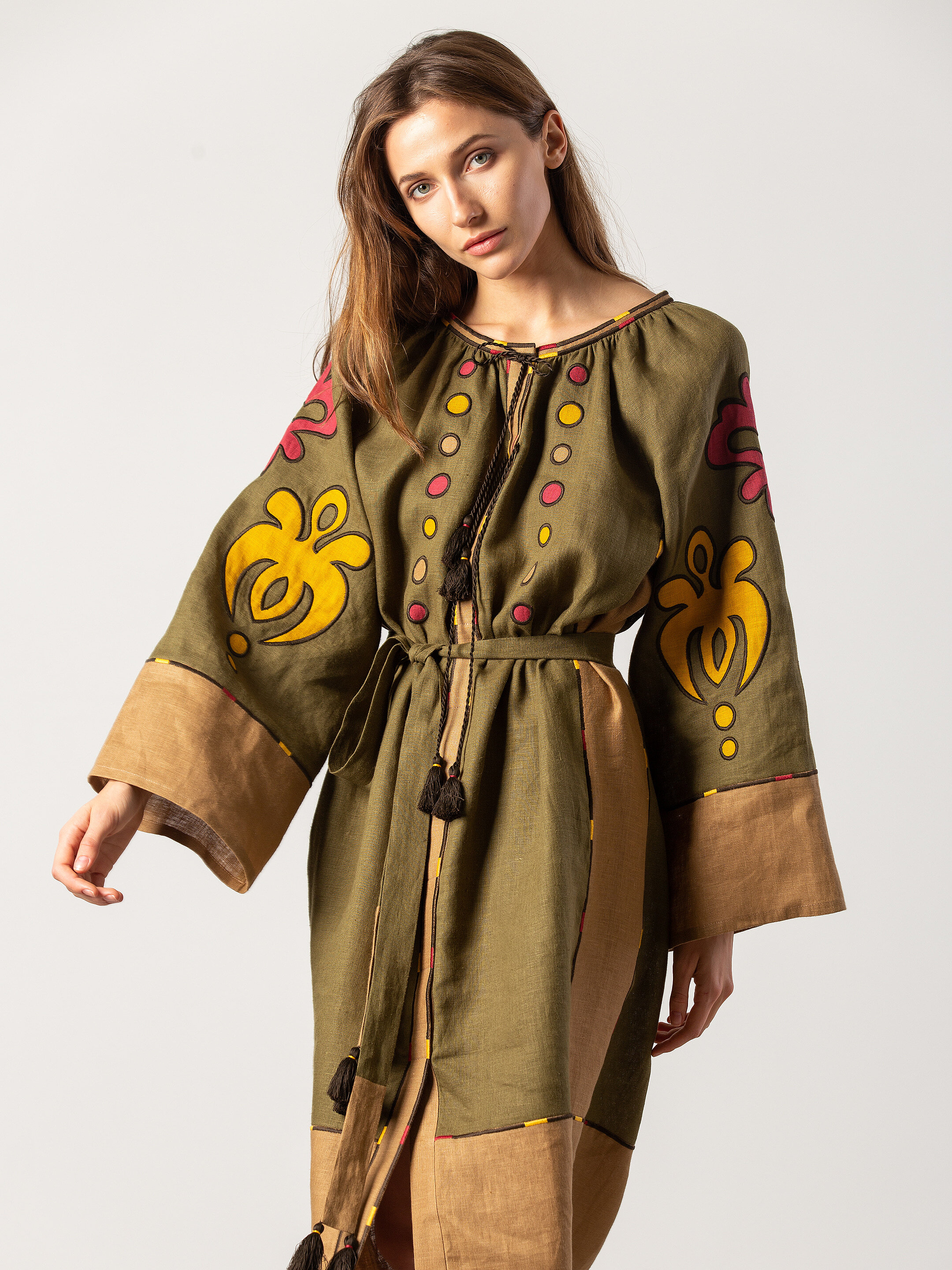 Міді плаття хакі кольору з аплікацією та вишивкою Meduza Dress недорого