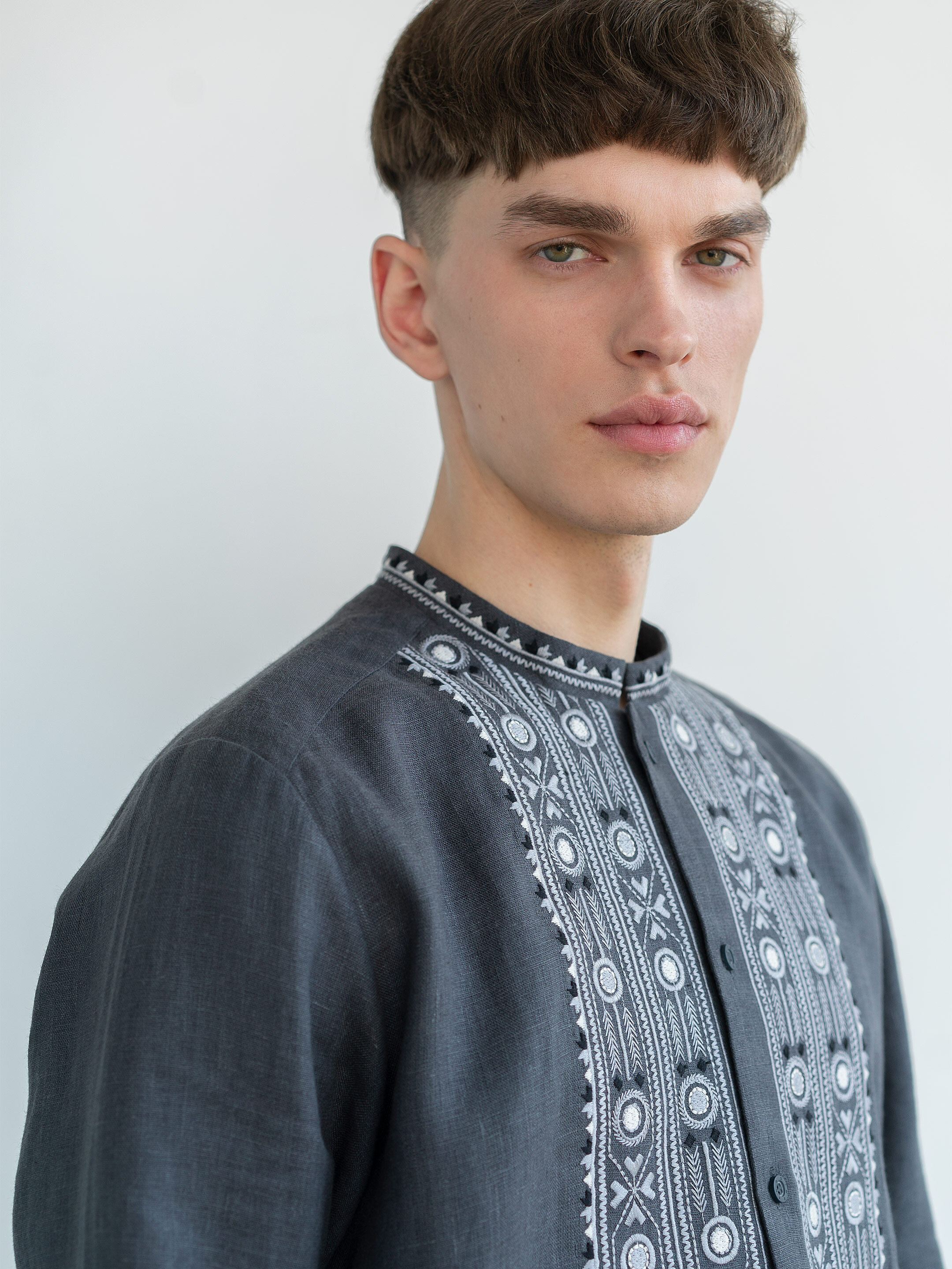 Сіра сорочка з геометричним орнаментом на гудзиках KOLOS DARK ціна