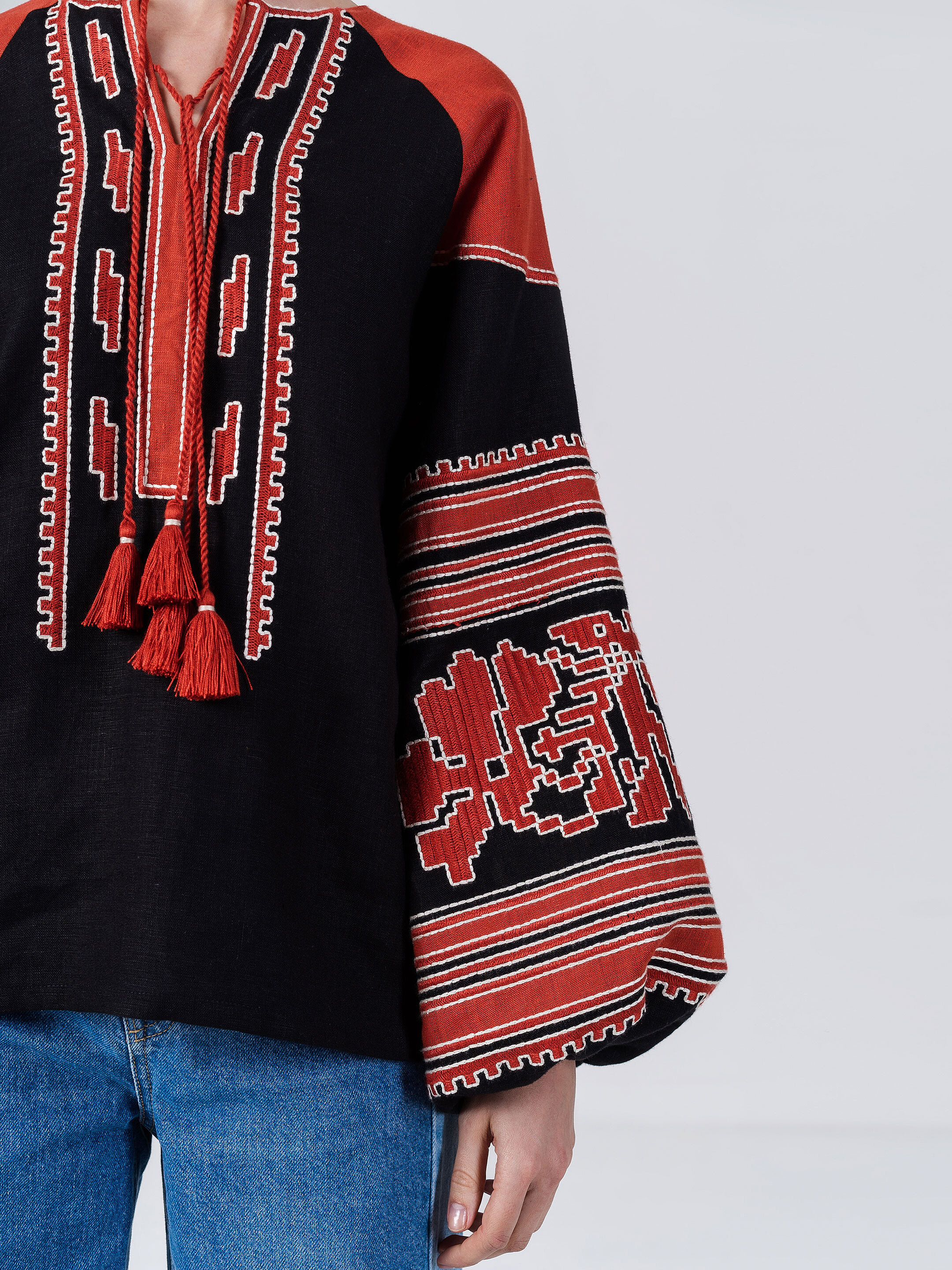 Лляна вишиванка вільного крою «Vintage Red» обрати