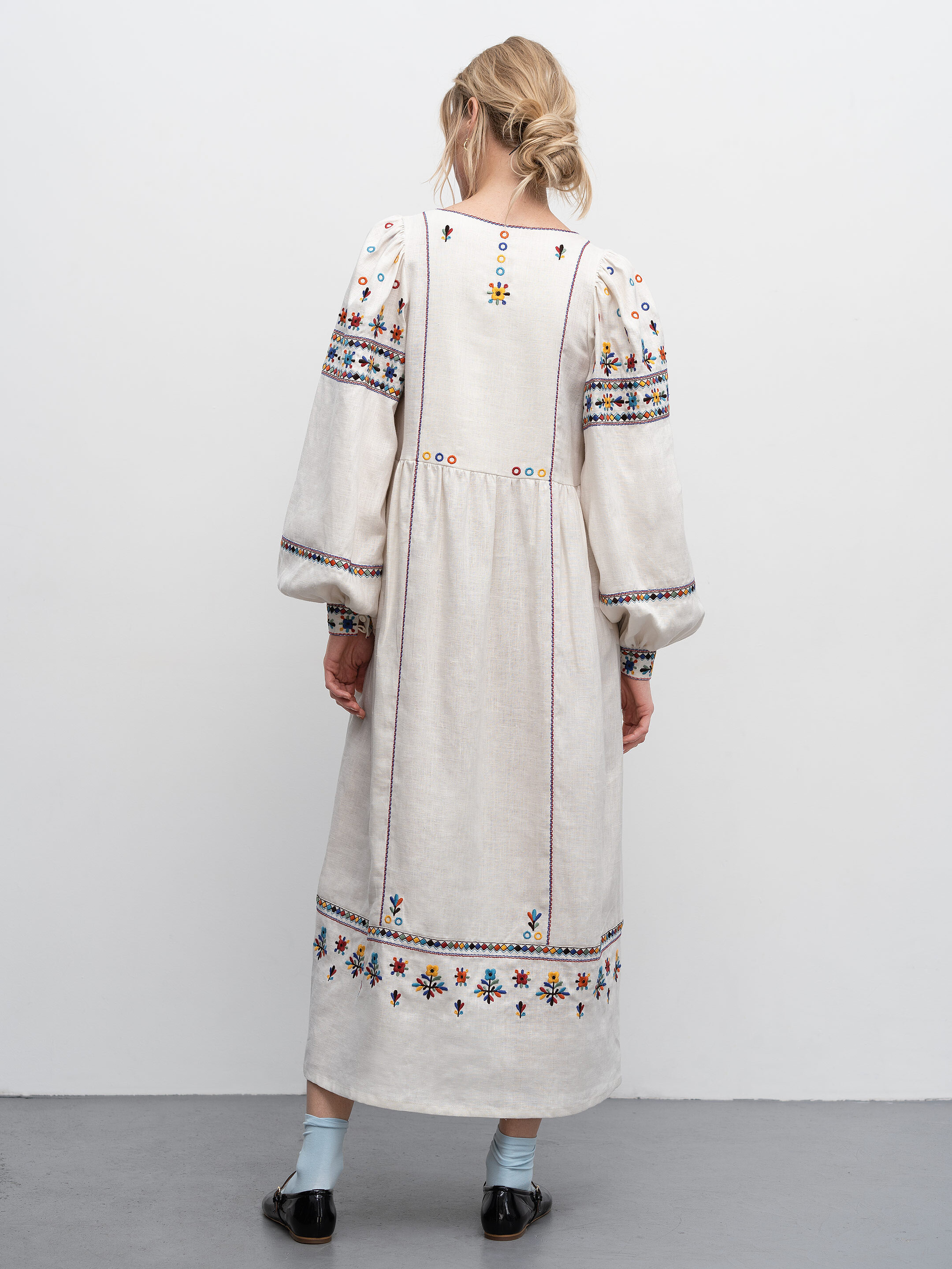 Довга вишита лляна сукня з яворівським орнаментом Ярина в Україні