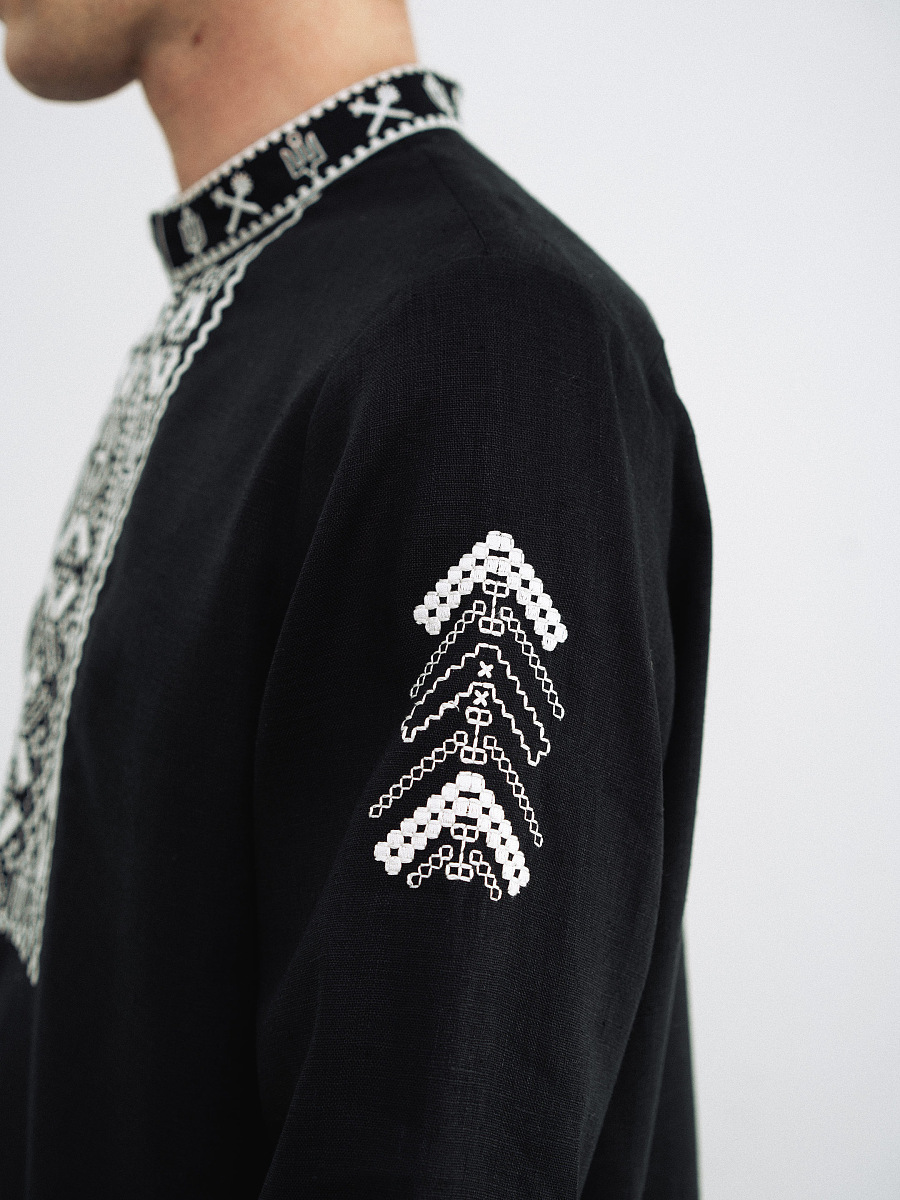 Чоловіча вишиванка з чорного льону Vidsich  фото 3