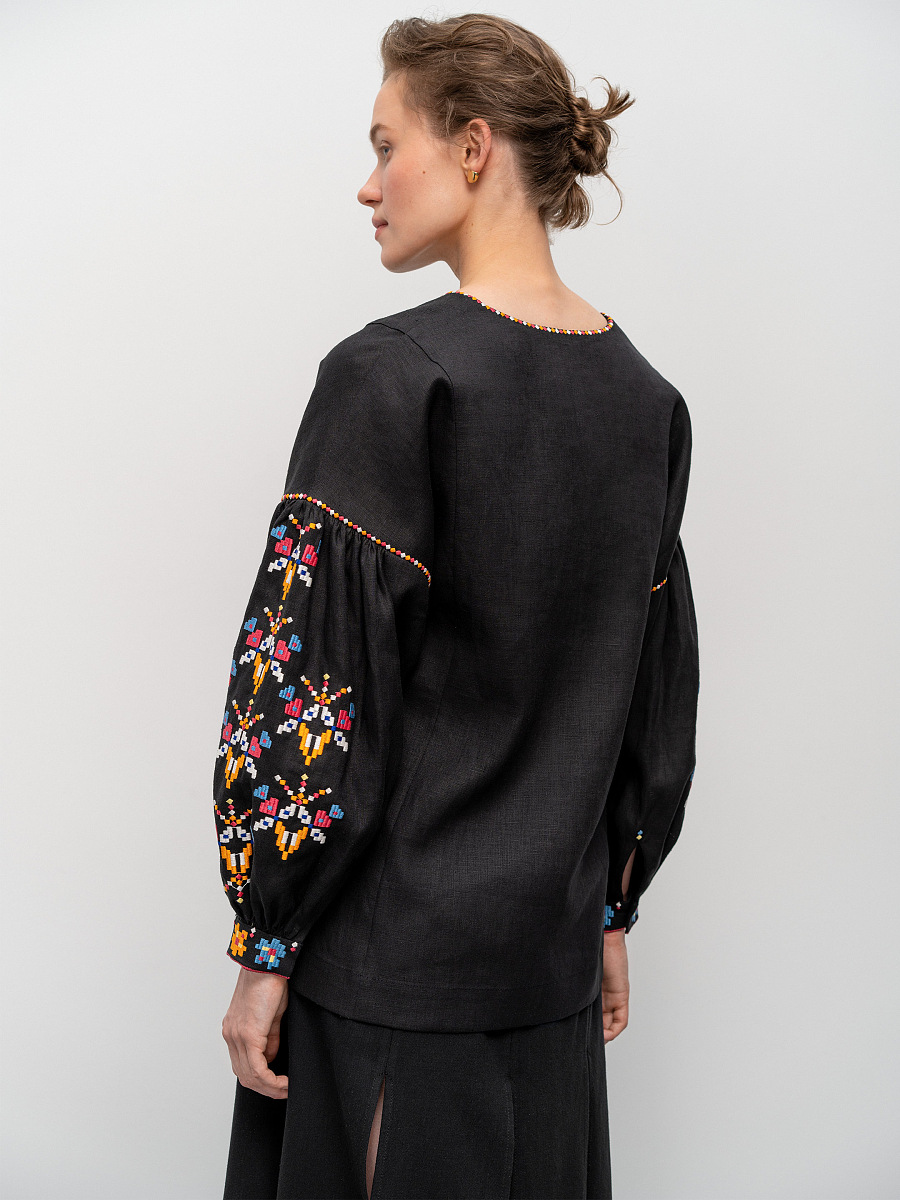 Жіноча вишиванка чорного кольору Zakarpatska  фото 4