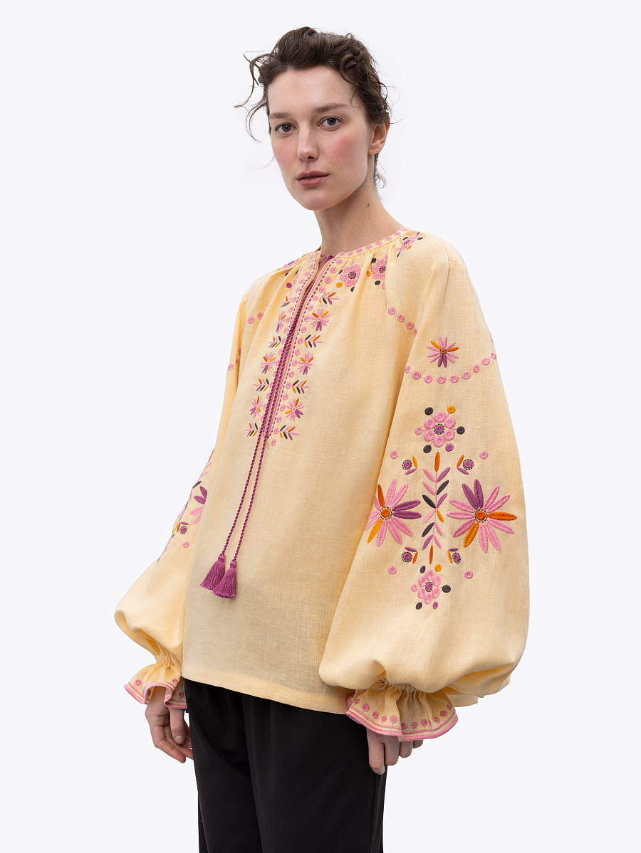 Обʼємна вишита блуза з квітковим орнаментом "Квітень"  фото