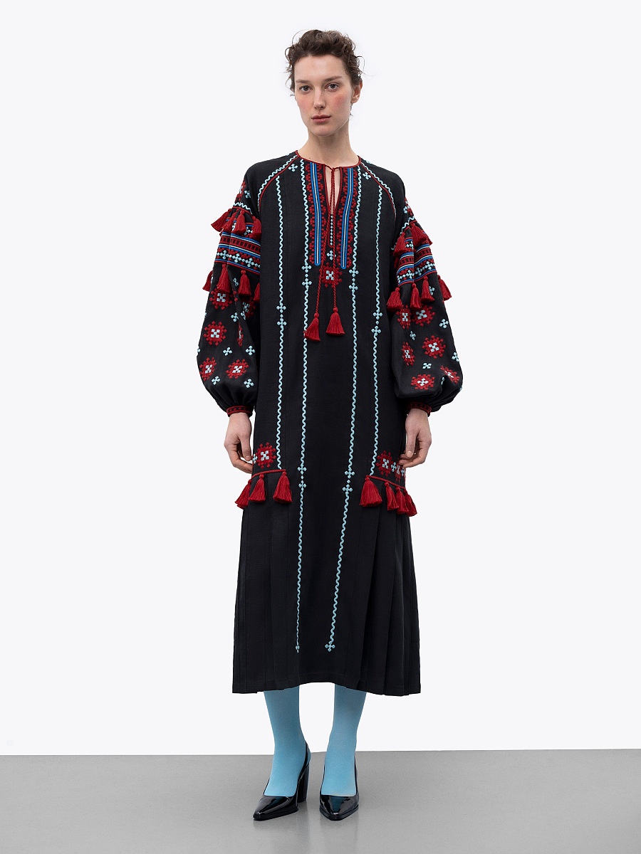 Чорна лляна вишита сукня з контрастним орнаментом та китицями "Тера"  фото