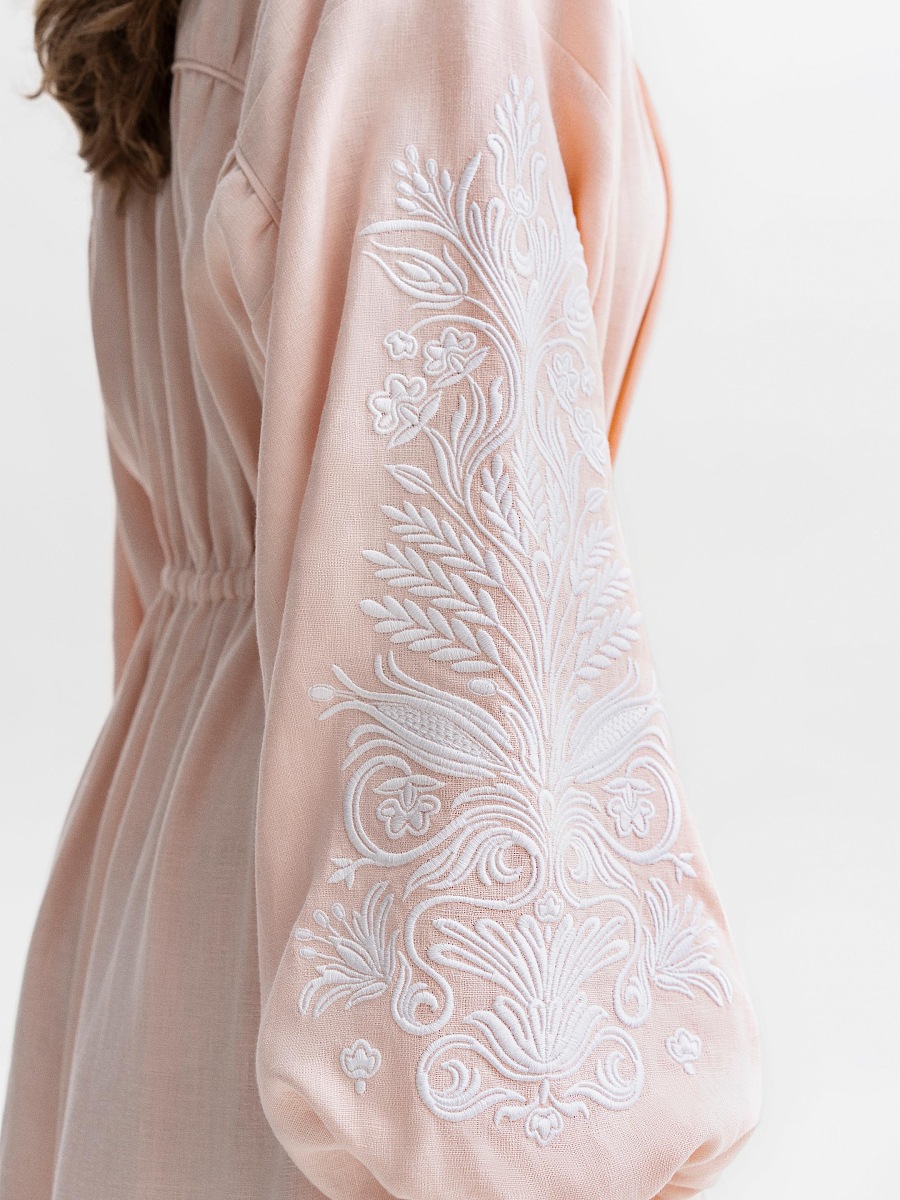 Вишита сукня міді персикового кольору із білою вишивкою "Камʼяна вишиванка"  фото 4