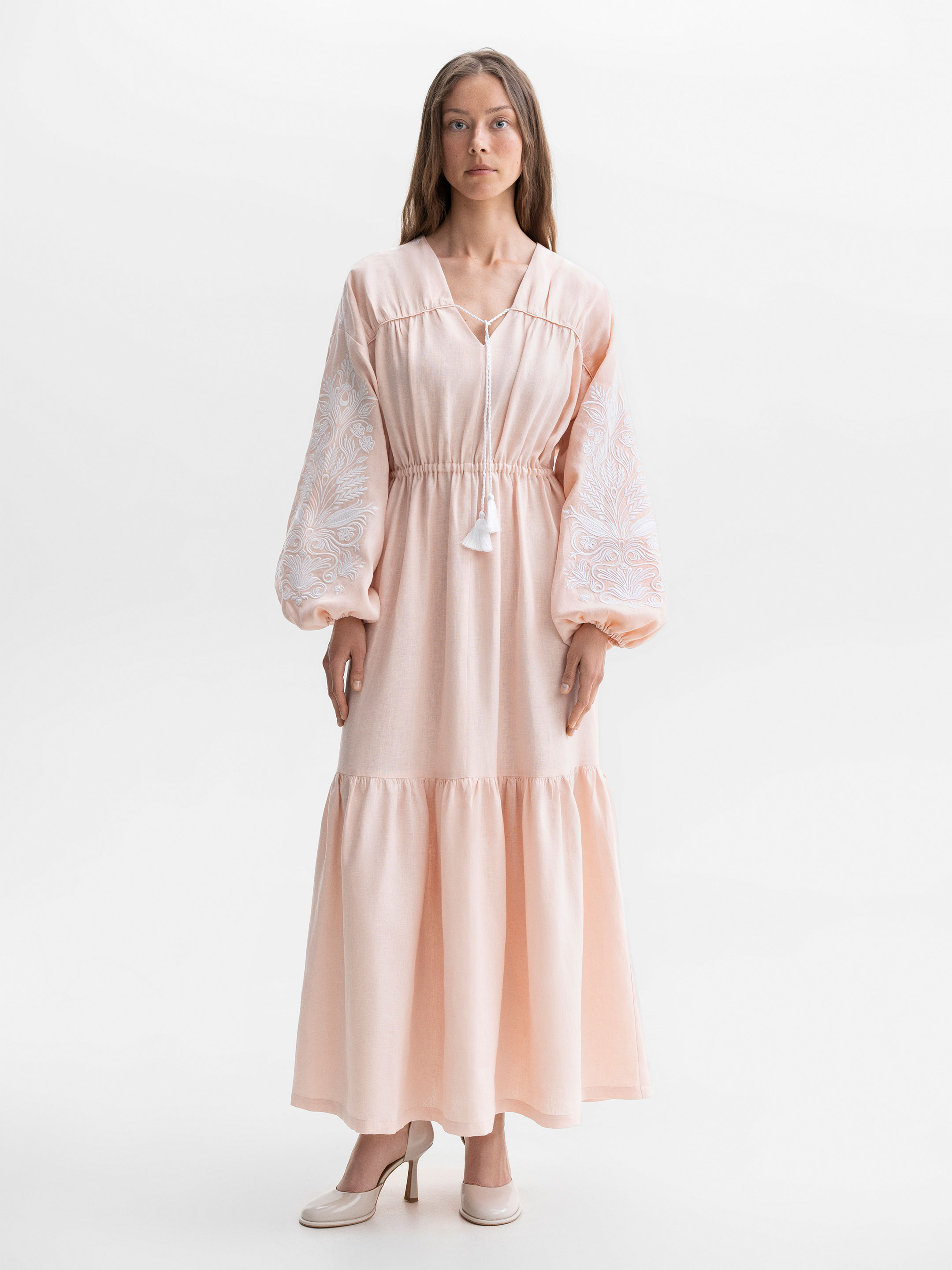Вишита сукня міді персикового кольору із білою вишивкою "Камʼяна вишиванка" - фото 1