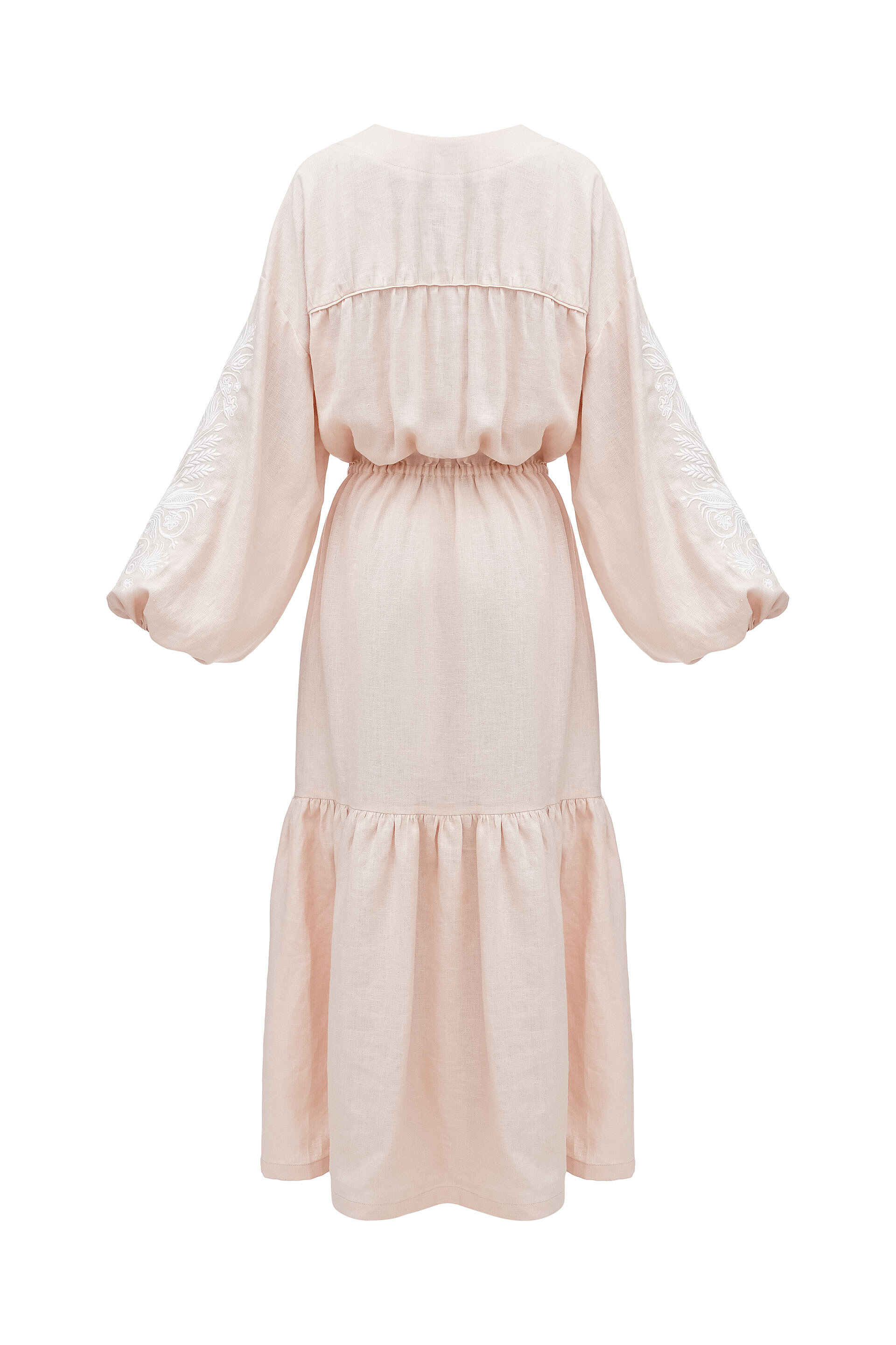 Вишита сукня міді персикового кольору із білою вишивкою «Камʼяна вишиванка» примірка
