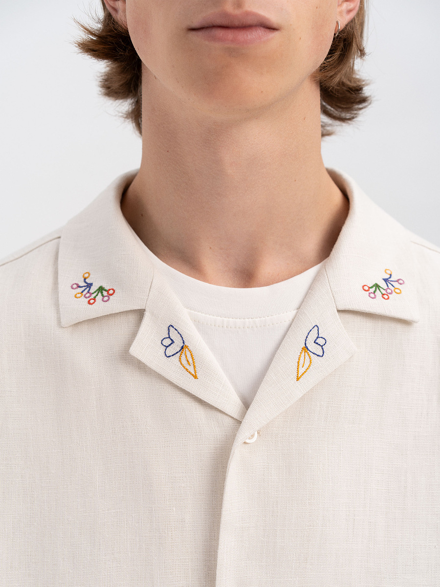 Світла сорочка з кольоровою вишивкою "Глід"  фото 2