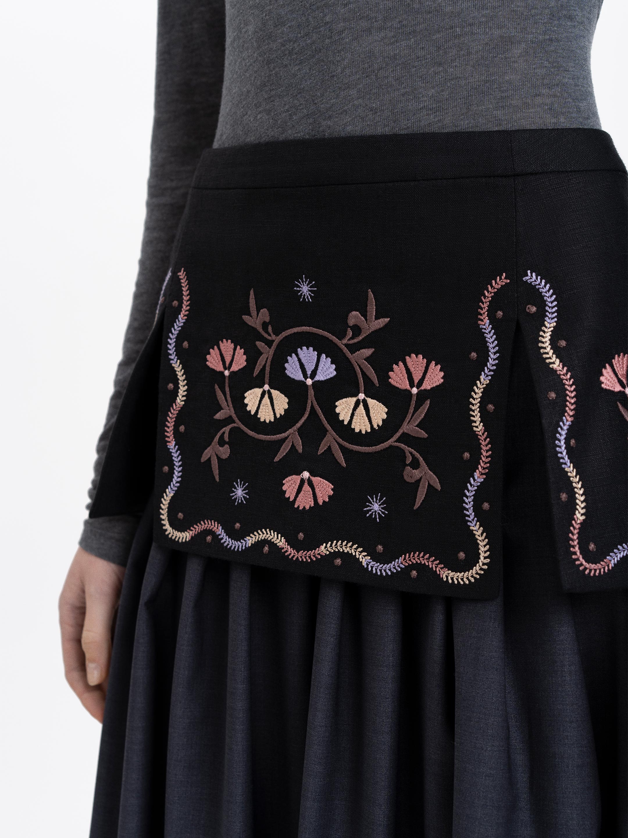 Лляна баска чорного кольору "Полин" в Україні