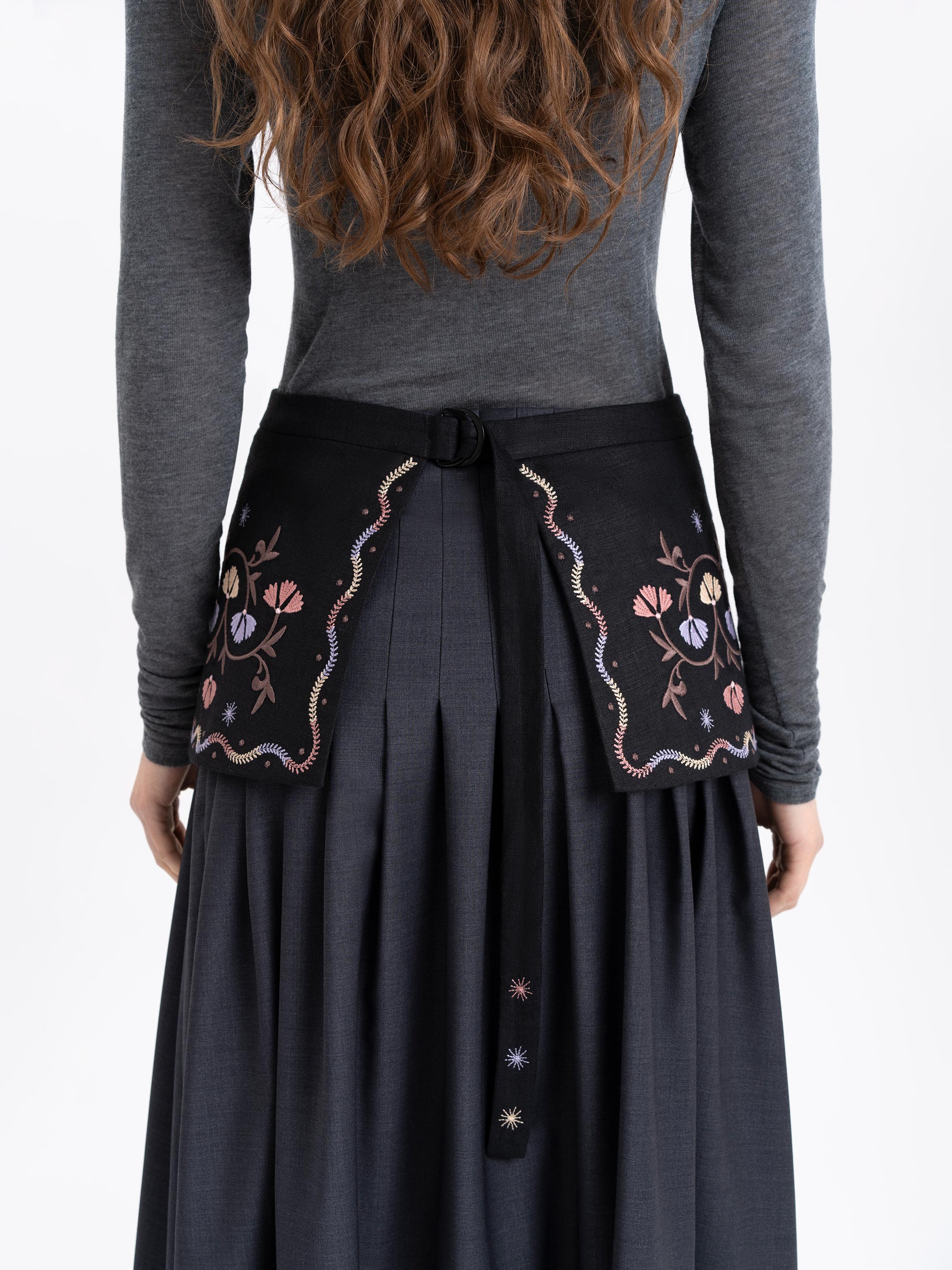 Лляна баска чорного кольору "Полин" фото