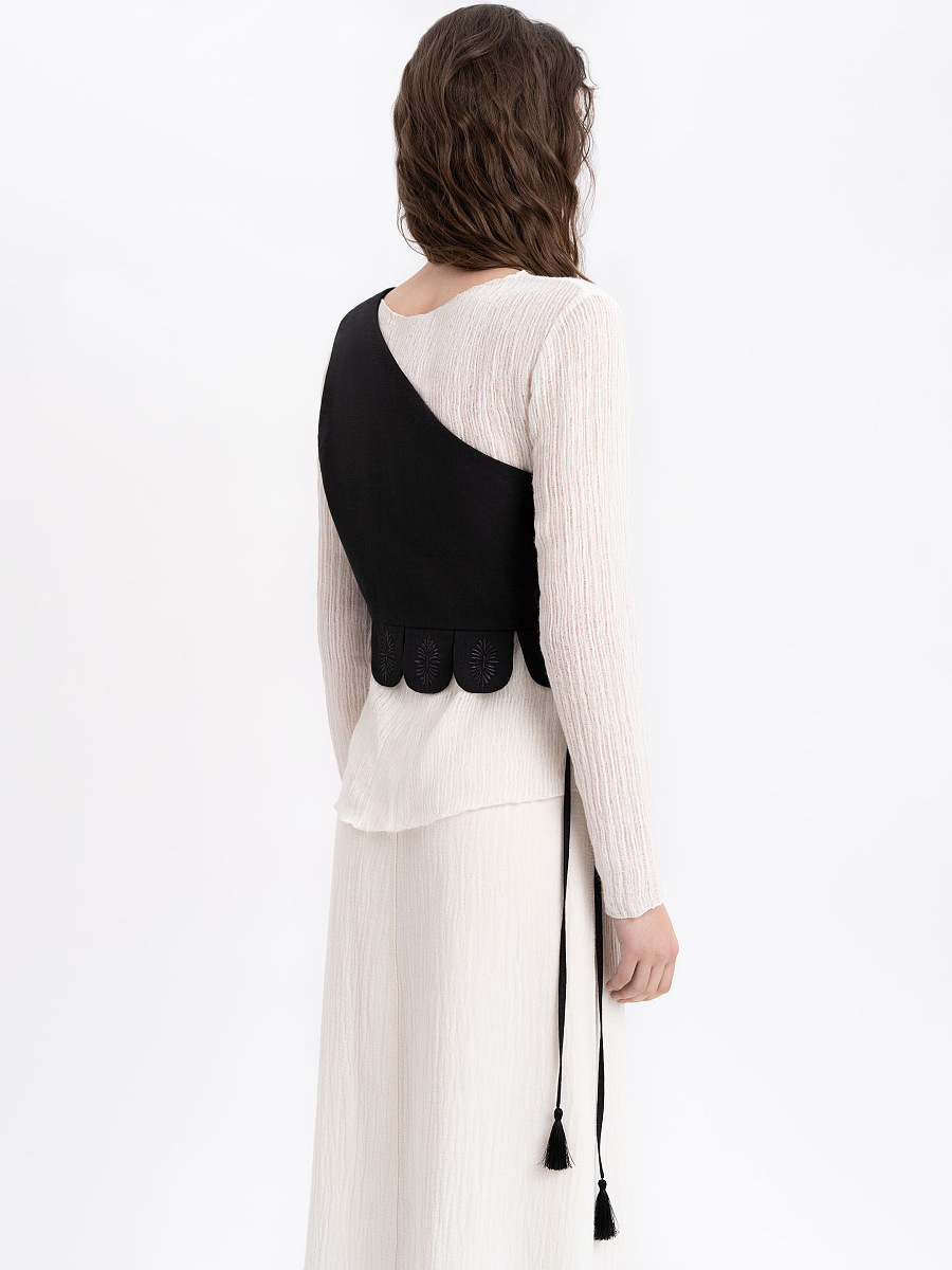 Асиметричний жилет з чорною вишивкою в тон "Осяйна"  фото 4