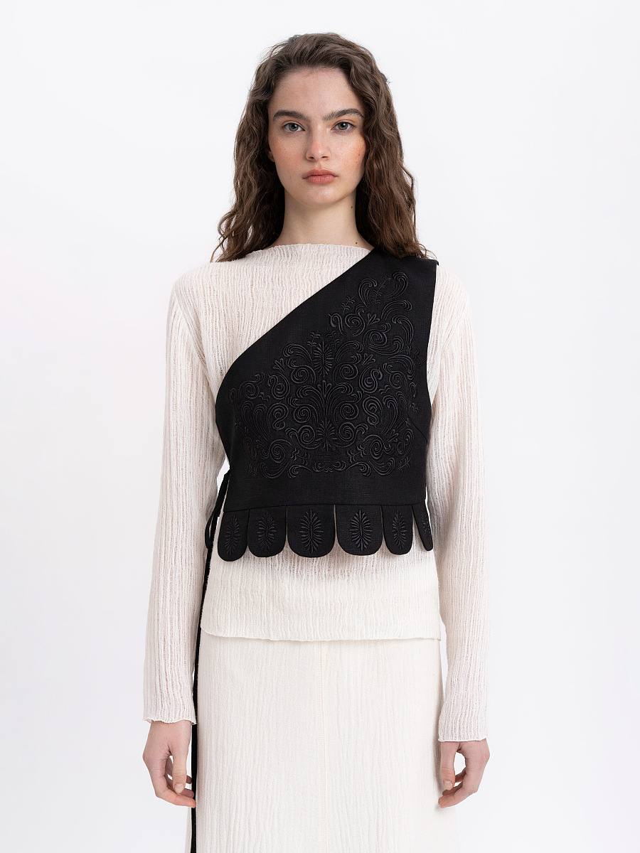Асиметричний жилет з чорною вишивкою в тон "Осяйна"  фото
