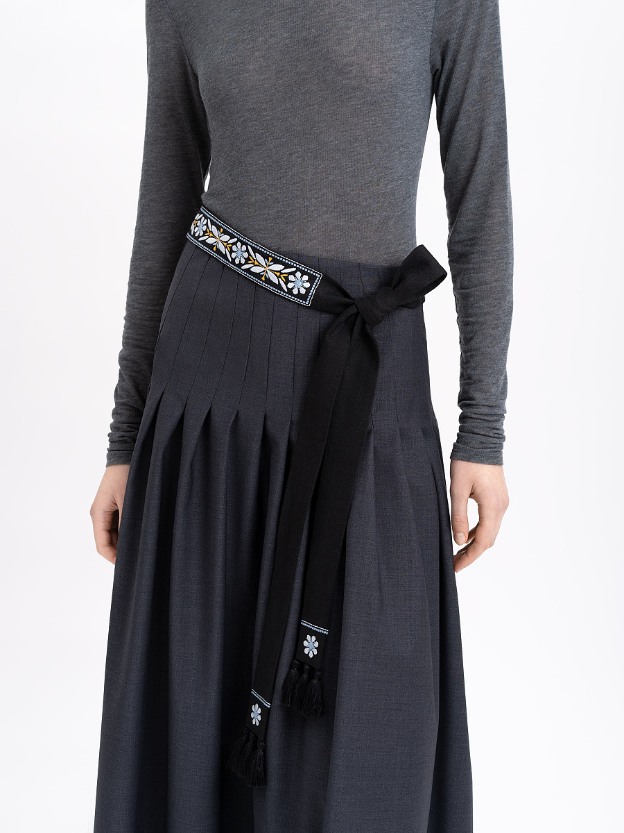 Лляний пасок чорного кольору з блакитною вишивкою "Флора"  фото 2