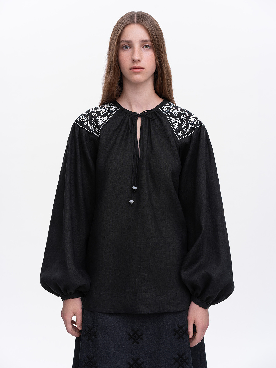 Чорна жіноча вишиванка "Ізола"  фото