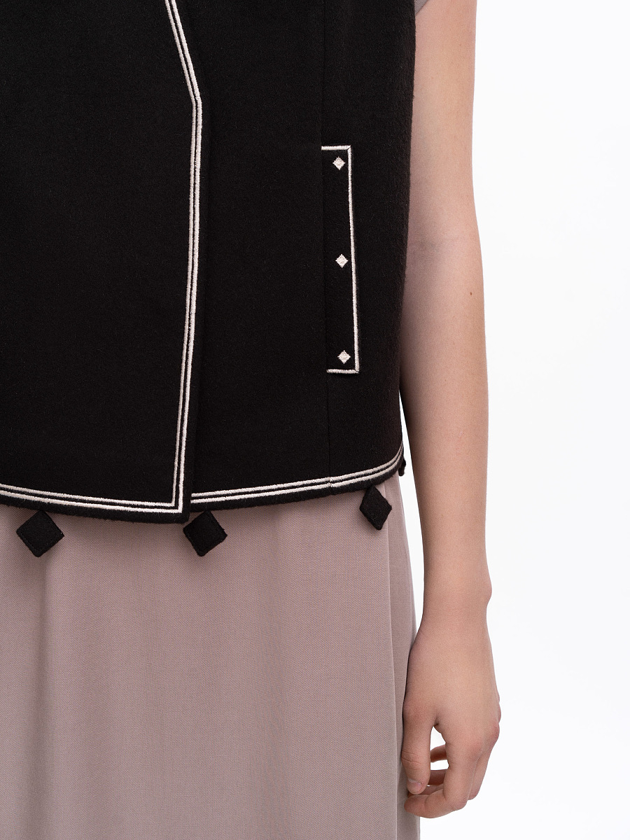 Темно-коричневий вишитий жилет "Кібчик"  фото 2